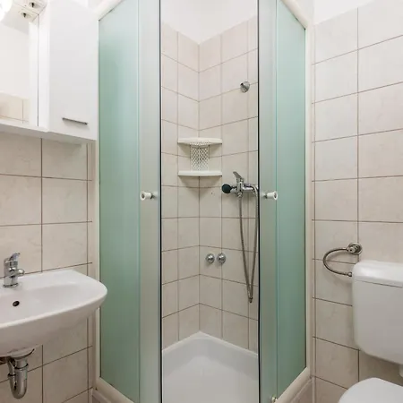 Apartment 17589b *